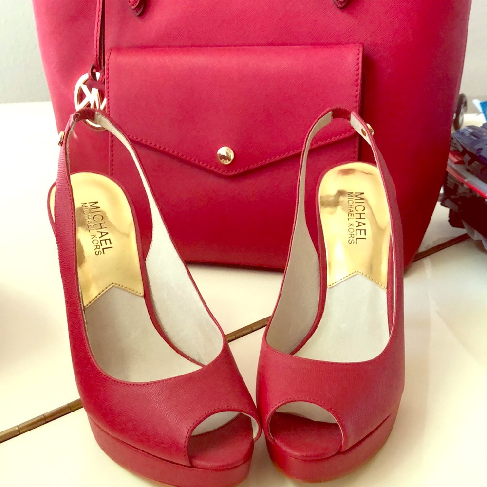 STUNNING RED MICHAEL KORS HEELS SZ 7